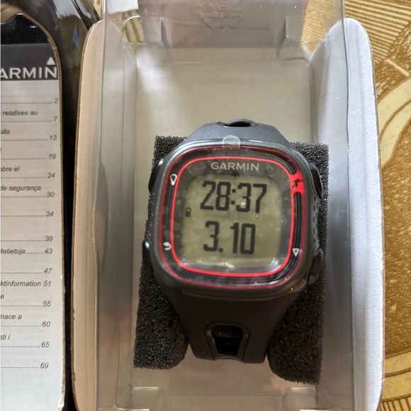 Garmin Forerunner 10 Preowned - Picture 1 of 3